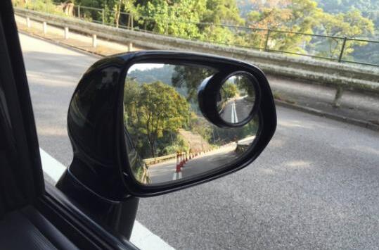 為什么汽車左右后視鏡長得不一樣？